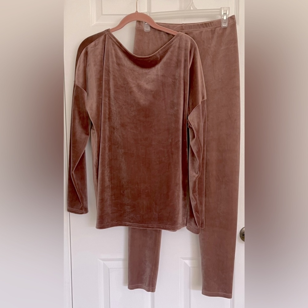 Fashion Nova Velour Back Twist Sweater & Pant Set.